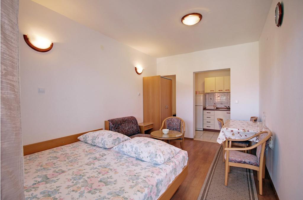 Apartments Near Old Town Dubrovnik Room photo